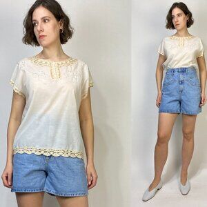 Vintage 1970s White and Beige CROCHET & EMBROIDERED Boho Blouse! Small to Medium